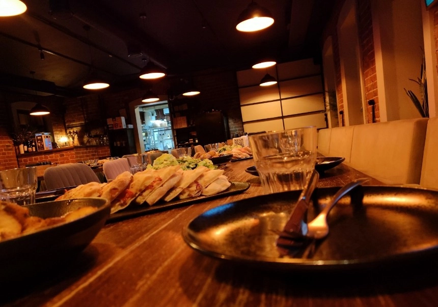 Городское кафе BBQ Kitchen в Москве: Кафе, Быстрое питание, Вкусно, Открытый огонь,