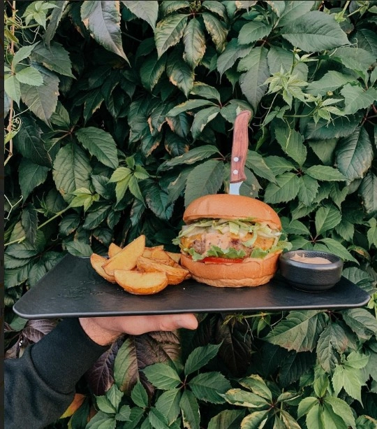Городское кафе BBQ Kitchen в Москве: Кафе, Быстрое питание, Вкусно, Открытый огонь,