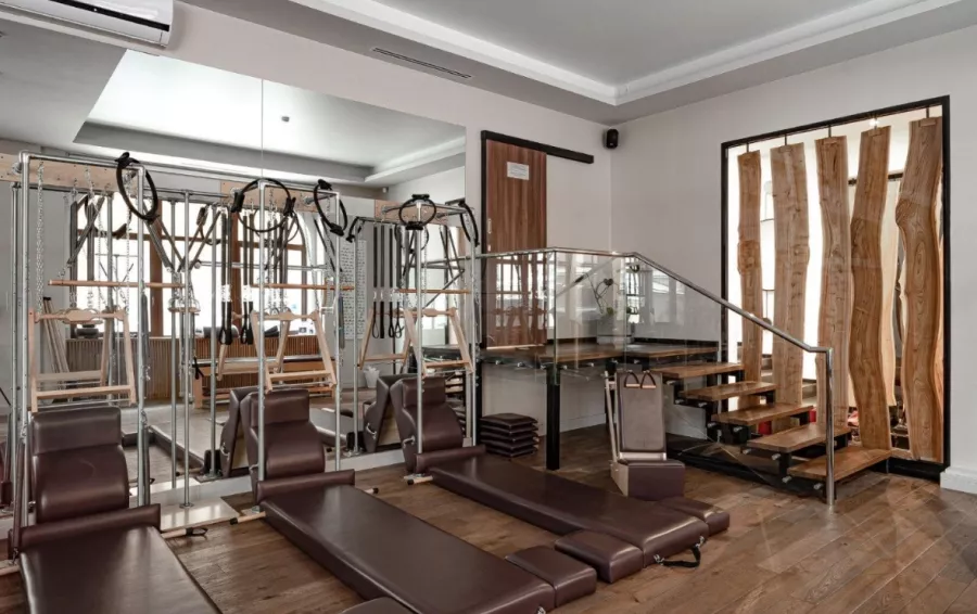 Спортивная-студия Mind body studio by world class в Москве: Йога, Пилатес, Аэробика,