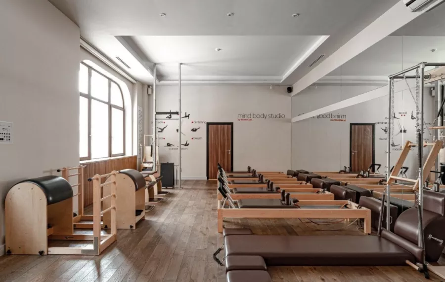 Спортивная-студия Mind body studio by world class в Москве: Йога, Пилатес, Аэробика,