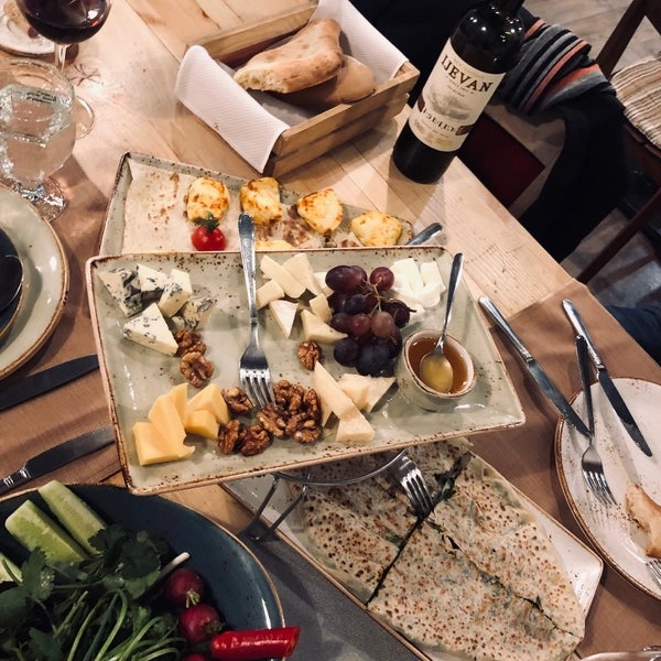 Ресторан армянской кухни Lavash Restaurant (Լավաշ ռեստորան) в Ереване: терраса, национальные рецепты, Армянская кухня, Еда навынос,