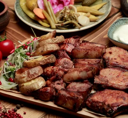 Ресторан армянской кухни "Ararat Tavern" (Արարատ պանդոկ).