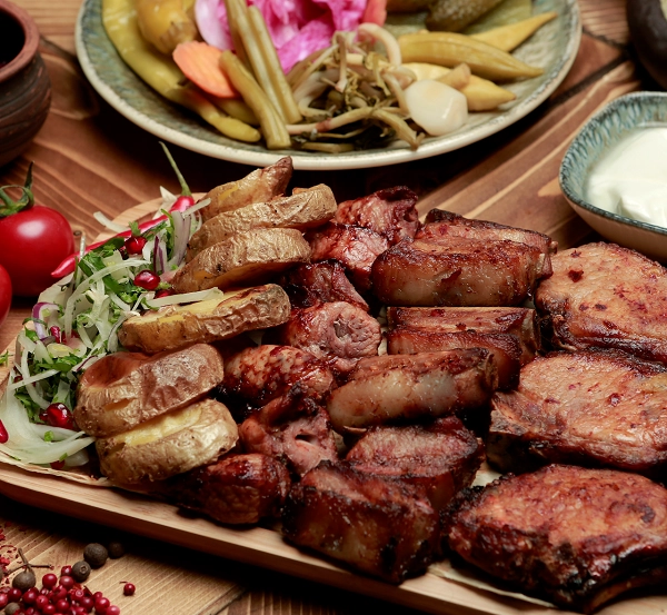 Ресторан армянской кухни Ararat Tavern (Արարատ պանդոկ) в Ереване: национальные рецепты, грузинская кухня, армянский интерьер, семейный ужин, кавказские приправы, Армянская кухня,
