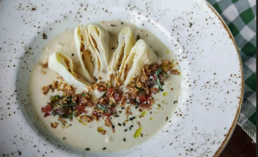 Гастробар Penta в Москве: Средиземноморская кухня, Европейская кухня, Меню на английском, Азиатская кухня, Проведение банкетов, Настольные игры,