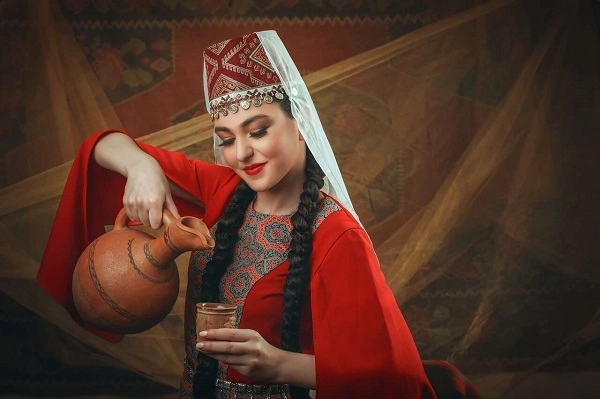 Ресторан Гата Таверна (Գաթա Պանդոկ) в Ереване: семейный ужин, кавказские специи, шоу-программа, Ресторан, Армянская кухня,