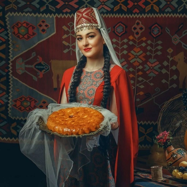 Ресторан Гата Таверна (Գաթա Պանդոկ) в Ереване: семейный ужин, кавказские специи, шоу-программа, Ресторан, Армянская кухня,