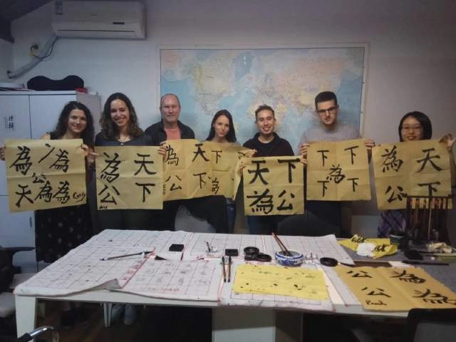 Языковая школа Hutong School в Пекине: Языковая школа, Языковые курсы, Обучение,
