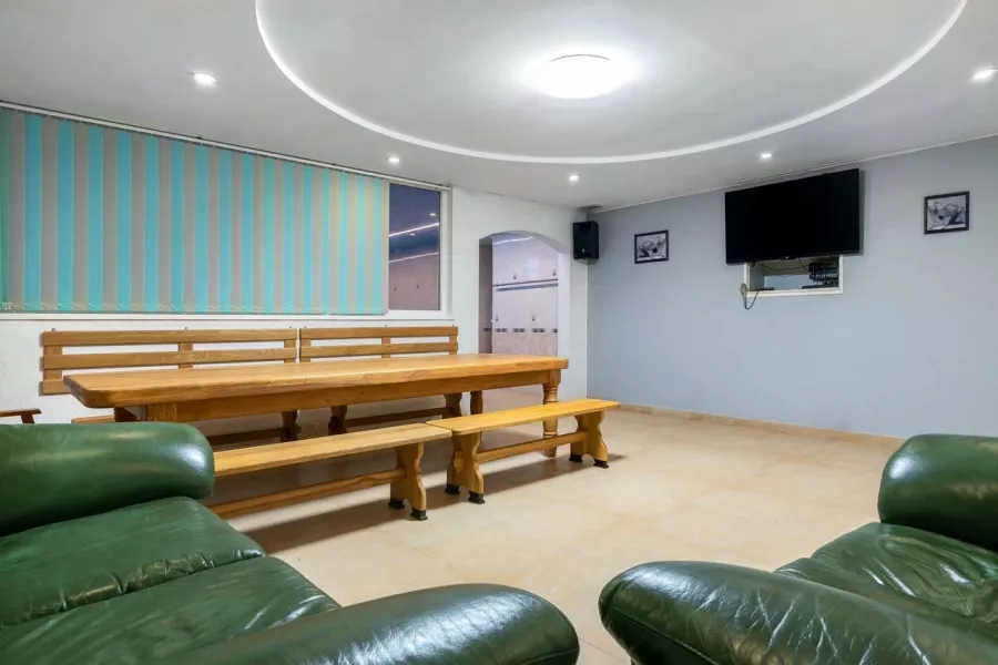 Сауна Охотного Двора в Владивостоке: Финская сауна, Караоке, Бассейн, Billiards, Finnish sauna,