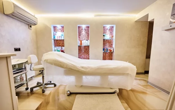 Салон красоты "RoseClinic".