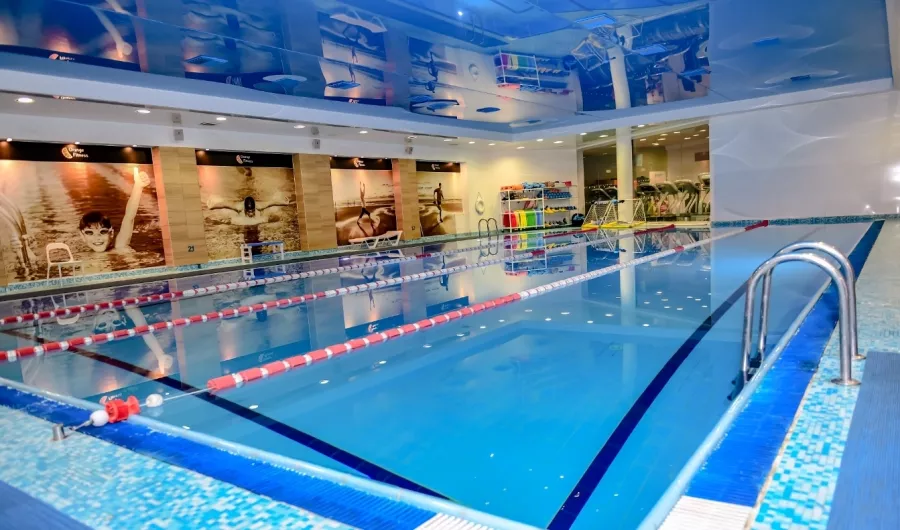 Фитнес-клуб Ideal Fitness в Москве: Аквааэробика, Аэробика, Йога, Настольный теннис, Пилатес, Сайкл, Стретчинг, Танцы, Фитнес для детей, Персональный тренер, Фитнес бар, TRX тренировки, Бассейн, Сауна,