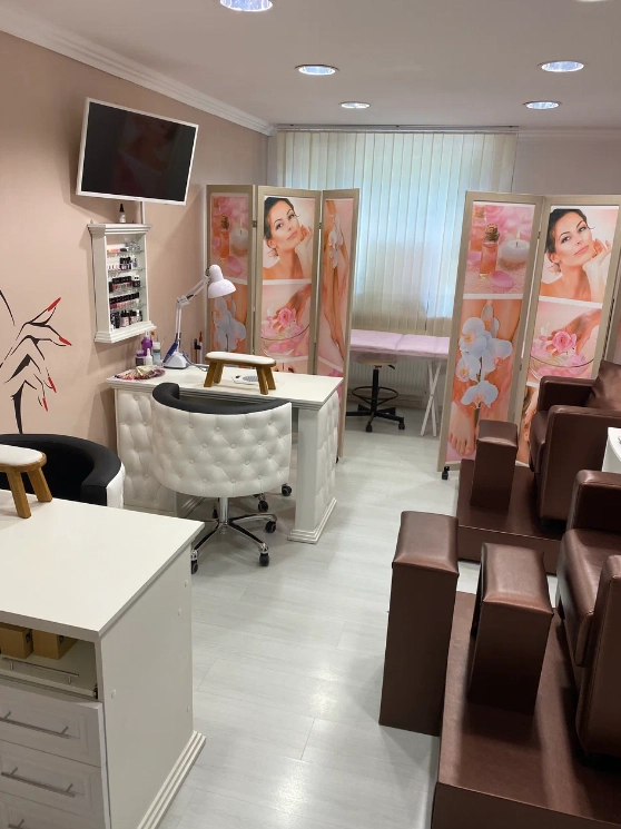 Парикмахерская Diana Sheshur beauty club в Москве: Волосы, Окрашивание, Кератиновое выпрямление, Африканские косички, Наращивание волос, Макияж, Массаж, Косметология, Эпиляция, Ногти, Ресницы, Прокол ушей,
