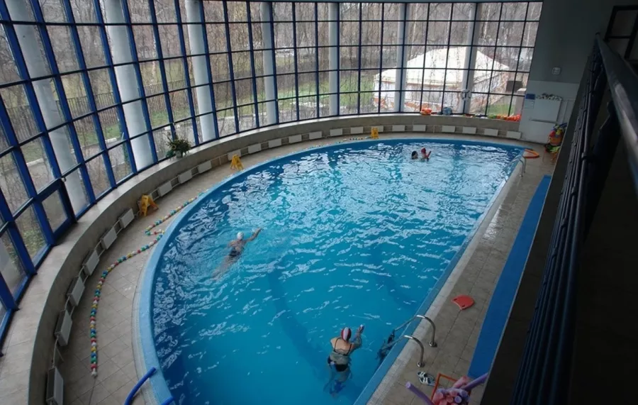 Фитнес-клуб Family Fitness в Москве: Аквааэробика, Аэробика, Боевые искусства, Детский уголок, Йога, Бассейн, Легкий пар, Сауна,