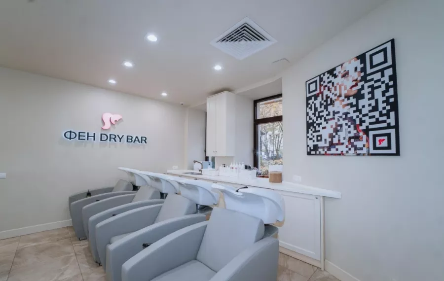 Салон укладки волос Фен dry bar в Москве: Вечерняя укладка, Плетение, Укладка волос, Массаж головы, Макияж, Брови, Ресницы, Ногти,