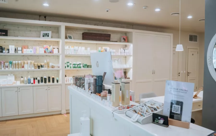 Салон укладки волос Фен dry bar в Москве: Вечерняя укладка, Плетение, Укладка волос, Массаж головы, Макияж, Брови, Ресницы, Ногти,