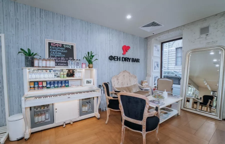 Салон укладки волос Фен dry bar в Москве: Вечерняя укладка, Плетение, Укладка волос, Массаж головы, Макияж, Брови, Ресницы, Ногти,