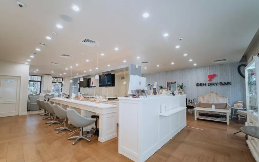 Салон укладки волос Фен dry bar в Москве: Вечерняя укладка, Плетение, Укладка волос, Массаж головы, Макияж, Брови, Ресницы, Ногти,