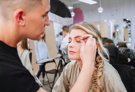 Салон укладки волос "Фен dry bar".