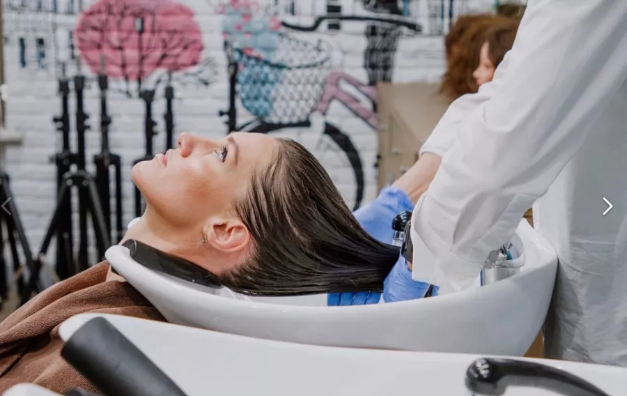 Салон укладки волос Фен dry bar в Москве: Вечерняя укладка, Плетение, Укладка волос, Массаж головы, Макияж, Брови, Ресницы, Ногти,