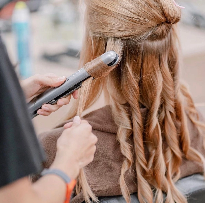 Салон укладки волос Фен dry bar в Москве: Вечерняя укладка, Плетение, Укладка волос, Массаж головы, Макияж, Брови, Ресницы, Ногти,