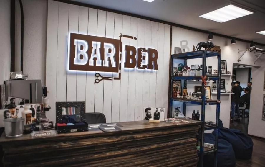 Барбершоп Barber в Москве: Стрижка, Борода, Усы, Бритье, Камуфляж седины,