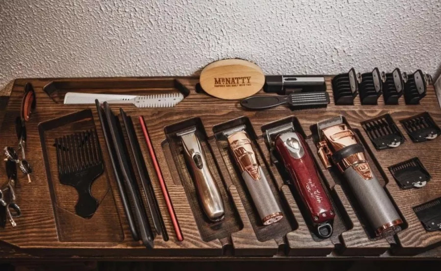 Барбершоп Barber в Москве: Стрижка, Борода, Усы, Бритье, Камуфляж седины,