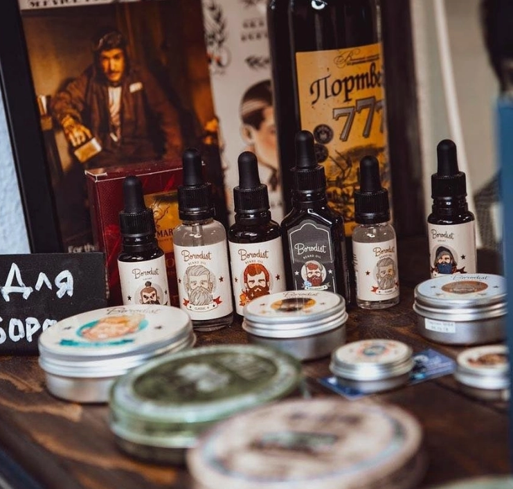 Барбершоп Barber в Москве: Стрижка, Борода, Усы, Бритье, Камуфляж седины,