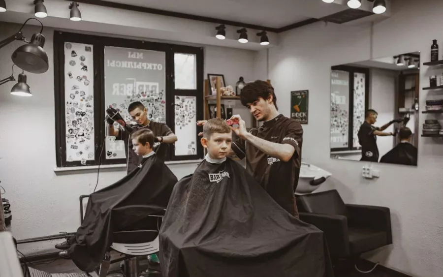 Барбершоп Barber в Москве: Стрижка, Борода, Усы, Бритье, Камуфляж седины,