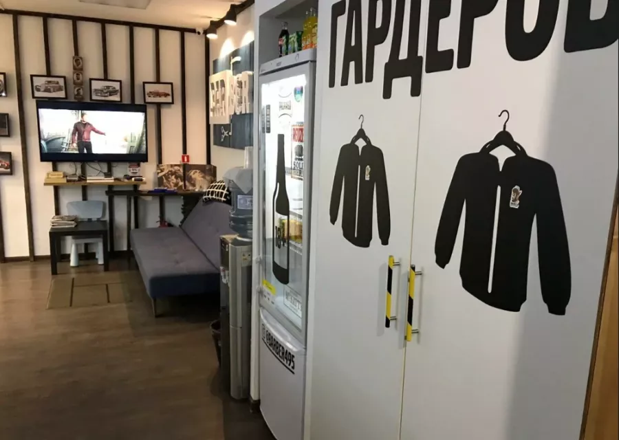 Барбершоп Barber в Москве: Стрижка, Борода, Усы, Бритье, Камуфляж седины,