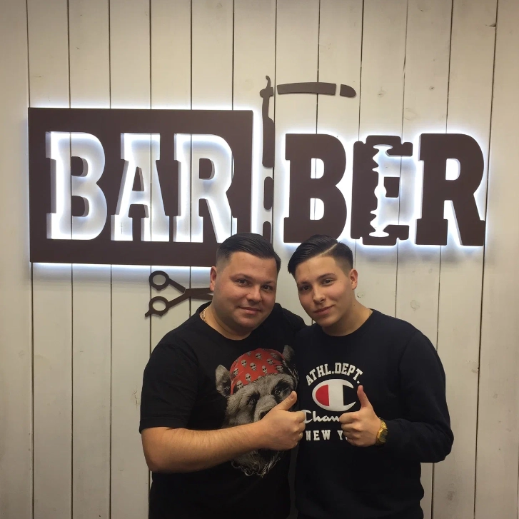Барбершоп Barber в Москве: Стрижка, Борода, Усы, Бритье, Камуфляж седины,