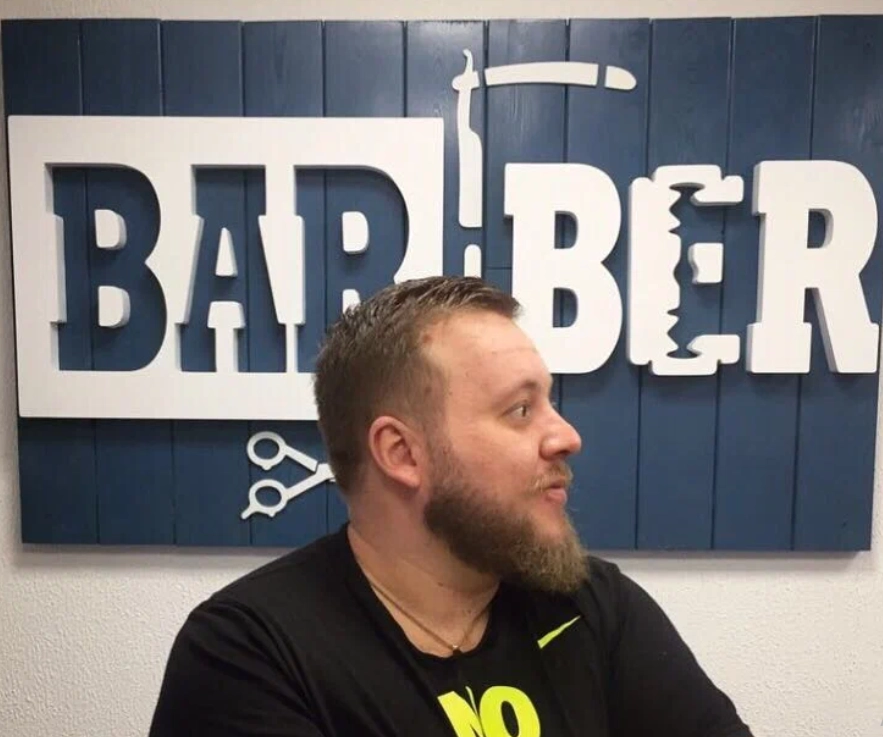 Барбершоп Barber в Москве: Стрижка, Борода, Усы, Бритье, Камуфляж седины,