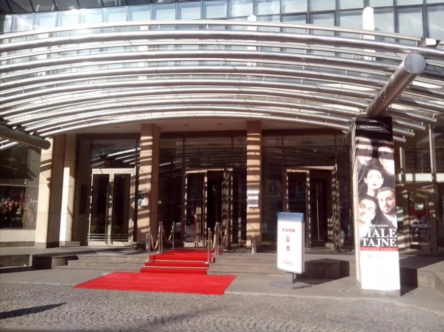 Madlenianum Opera and Theatre в Белграде: Театр, Опера, Чилим,