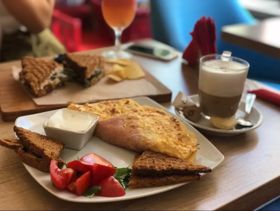 Red Bread в Белграде: Ресторан, Чилим, Вкусно, Кофе,