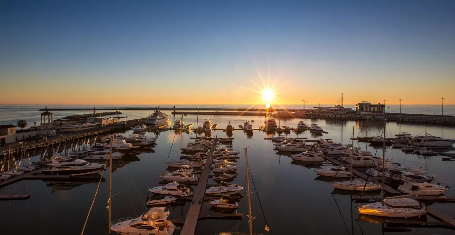 Яхт-клуб Sochi Grand Marina by Burevestnik Group в Сочи: Яхтинг, Яхт клуб, Зимняя стоянка , Сервис, Регата, Парусный спорт,