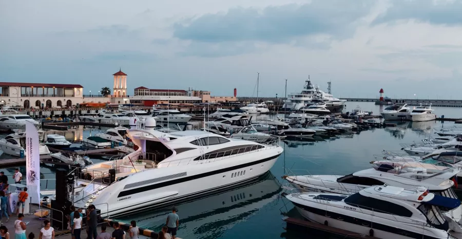 Яхт-клуб Sochi Grand Marina by Burevestnik Group в Сочи: Яхтинг, Яхт клуб, Зимняя стоянка , Сервис, Регата, Парусный спорт,