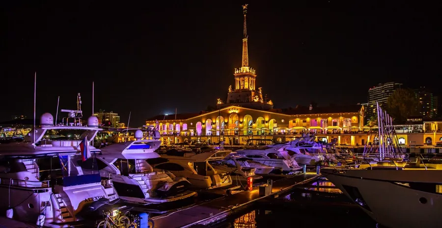 Яхт-клуб Sochi Grand Marina by Burevestnik Group в Сочи: Яхтинг, Яхт клуб, Зимняя стоянка , Сервис, Регата, Парусный спорт,