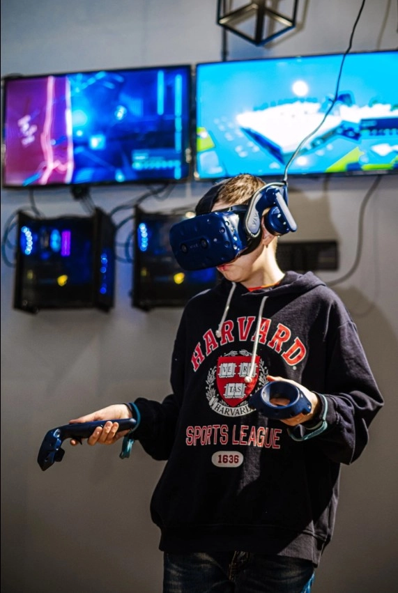 Парк виртуальной реальности Mir Vr в Санкт-Петербурге: Games, Виртуальный Мир, Экстрим, Не пропусти, Закуски,