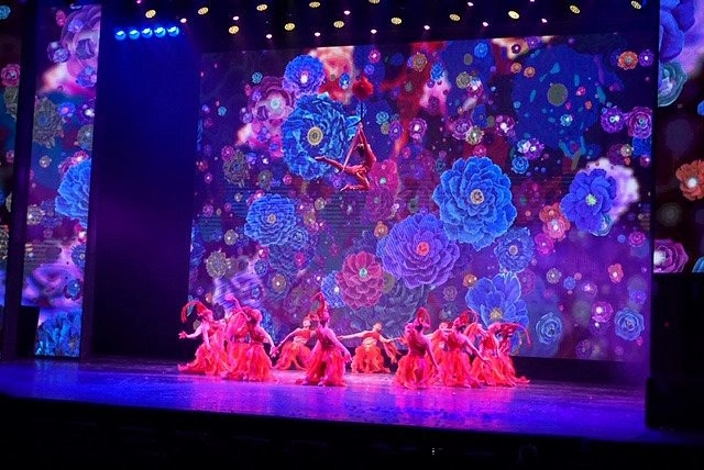 Театр Tianqiao Acrobatics Theater в Пекине: Развлечения, Акробатические номера,