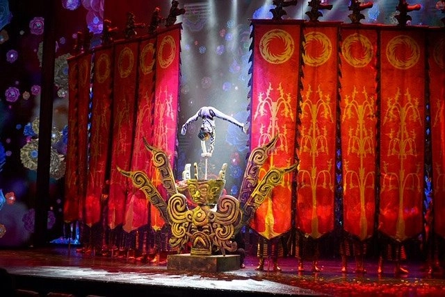 Театр Tianqiao Acrobatics Theater в Пекине: Развлечения, Акробатические номера,