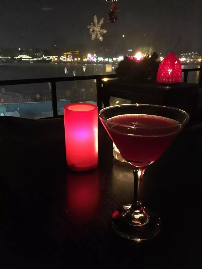 Бар East Shore Live Jazz Cafe в Пекине: Джаз-бар, Алкоголь, Покушать, Живая музыка,