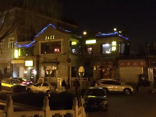 Бар «East Shore Live Jazz Cafe»