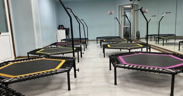 Фитнес-клуб Fitjumping в Москве: Аэробика, Джампинг, Стретчинг, Танцевальные программы,