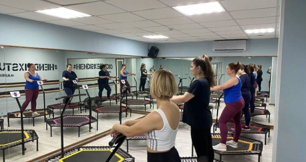 Фитнес-клуб Fitjumping в Москве: Аэробика, Джампинг, Стретчинг, Танцевальные программы,