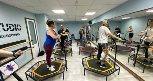 Фитнес-клуб Fitjumping в Москве: Аэробика, Джампинг, Стретчинг, Танцевальные программы,