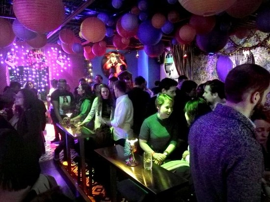 Бар Red Dog в Пекине: Винный бар, Алкоголь, Торговый центр,