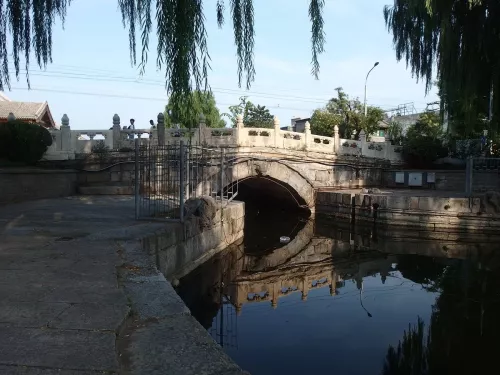 Бары Shichahai Bar Street  в  Пекине