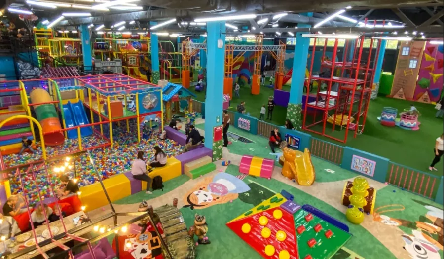 Ресто-парк семейного отдыха Fun City в Санкт-Петербурге: Скалодром, Интерактивная Комната, Горки, Лабиринт, Батуты, Не пропусти,