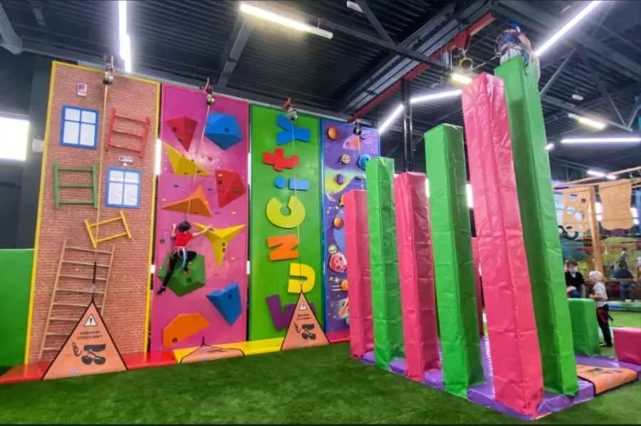 Ресто-парк семейного отдыха Fun City в Санкт-Петербурге: Скалодром, Интерактивная Комната, Горки, Лабиринт, Батуты, Не пропусти,
