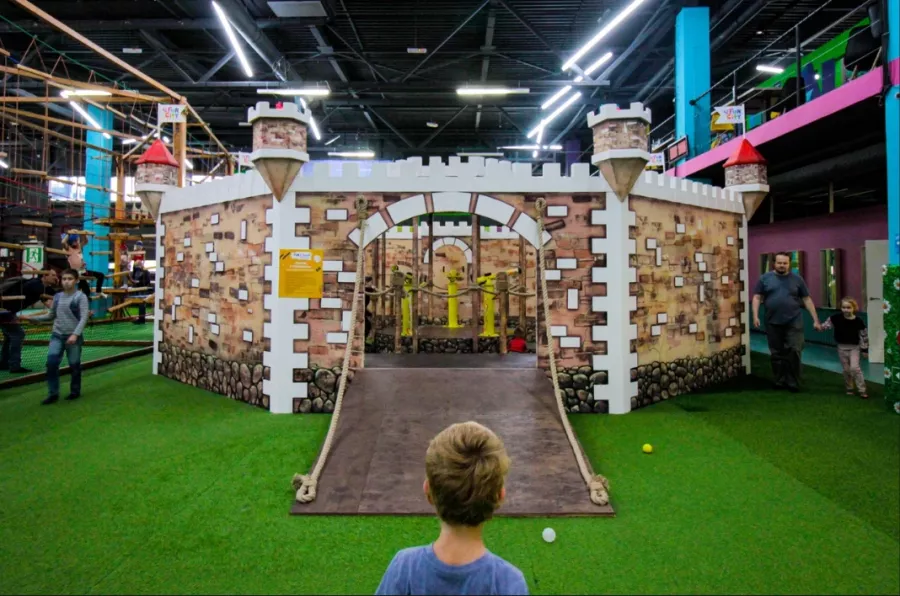 Ресто-парк семейного отдыха Fun City в Санкт-Петербурге: Скалодром, Интерактивная Комната, Горки, Лабиринт, Батуты, Не пропусти,