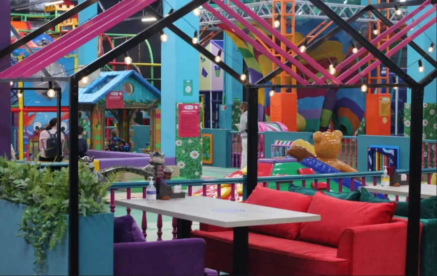 Ресто-парк семейного отдыха Fun City в Санкт-Петербурге: Скалодром, Интерактивная Комната, Горки, Лабиринт, Батуты, Не пропусти,