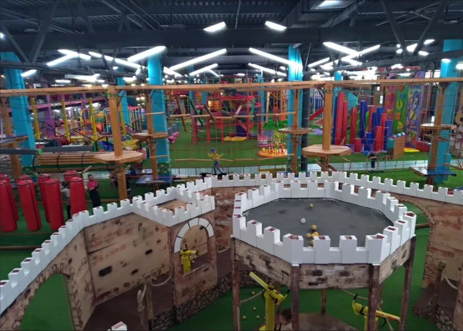 Ресто-парк семейного отдыха Fun City в Санкт-Петербурге: Скалодром, Интерактивная Комната, Горки, Лабиринт, Батуты, Не пропусти,